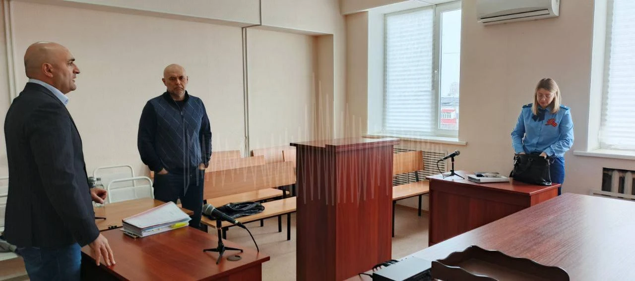 👩‍⚖️ Дело экс-мэра Сургута Филатова продолжили разбирать в закрытом режиме.   👤 Причиной стали показ