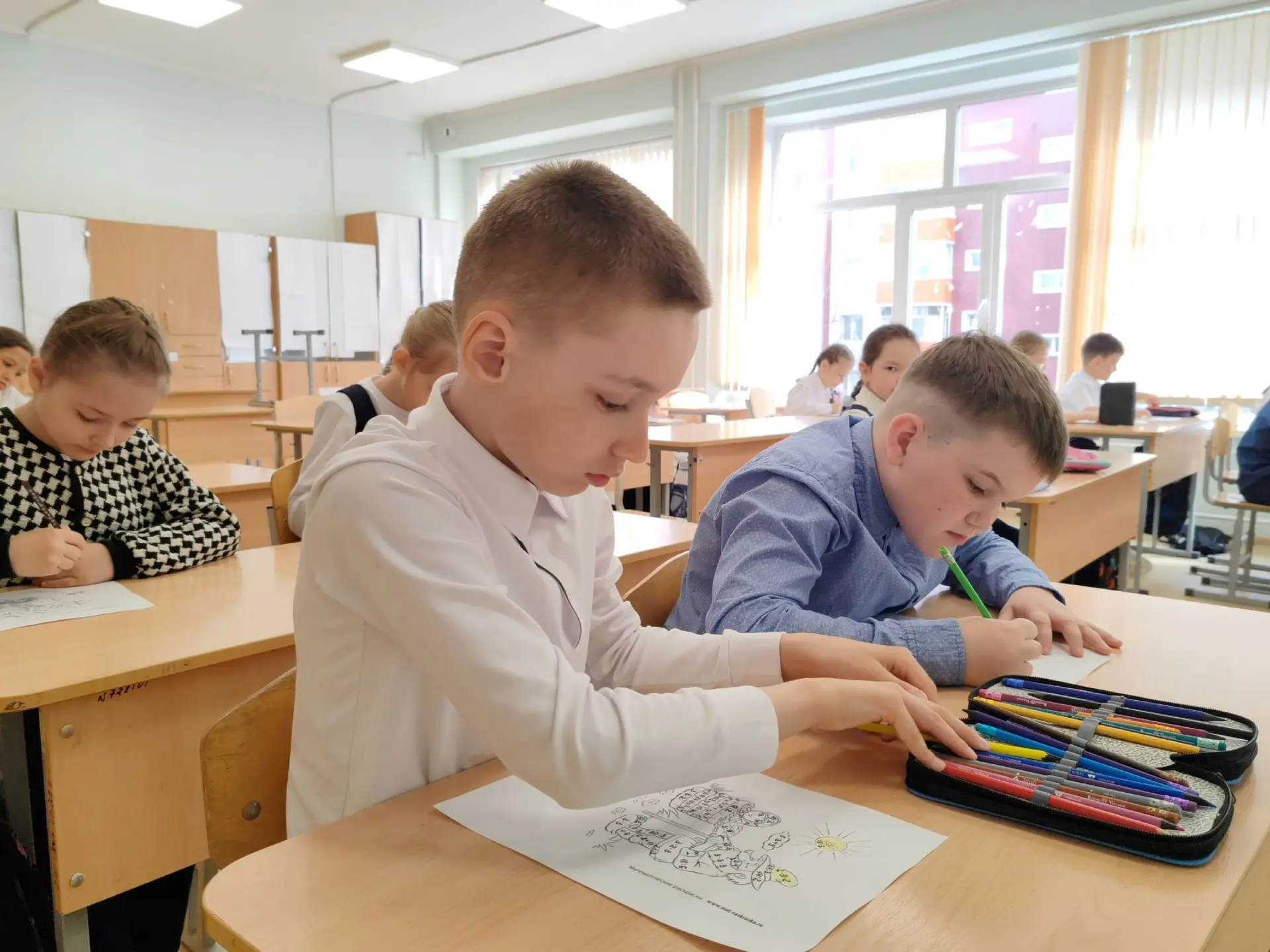 📅 Неделя началась с важных событий!   Сегодняшнее утро в школе было по-настоящему торжественным: сос