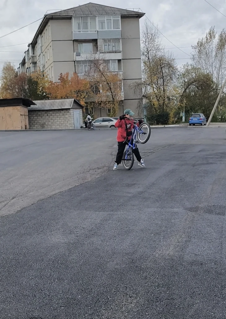 📌 а это новая парковка у первой школы в Емельяново: она почти готова!