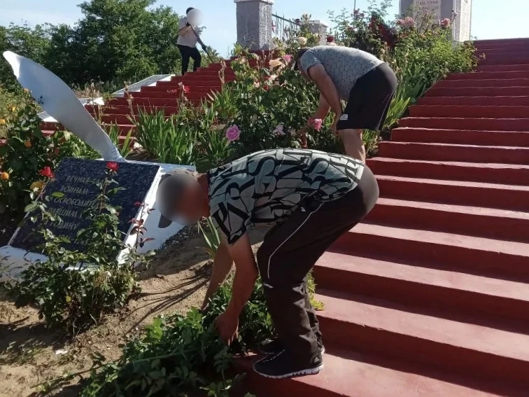 Мемориалы Алешкинского округа привели в порядок ко Дню памяти и скорби

В преддверии Дня памяти и ск