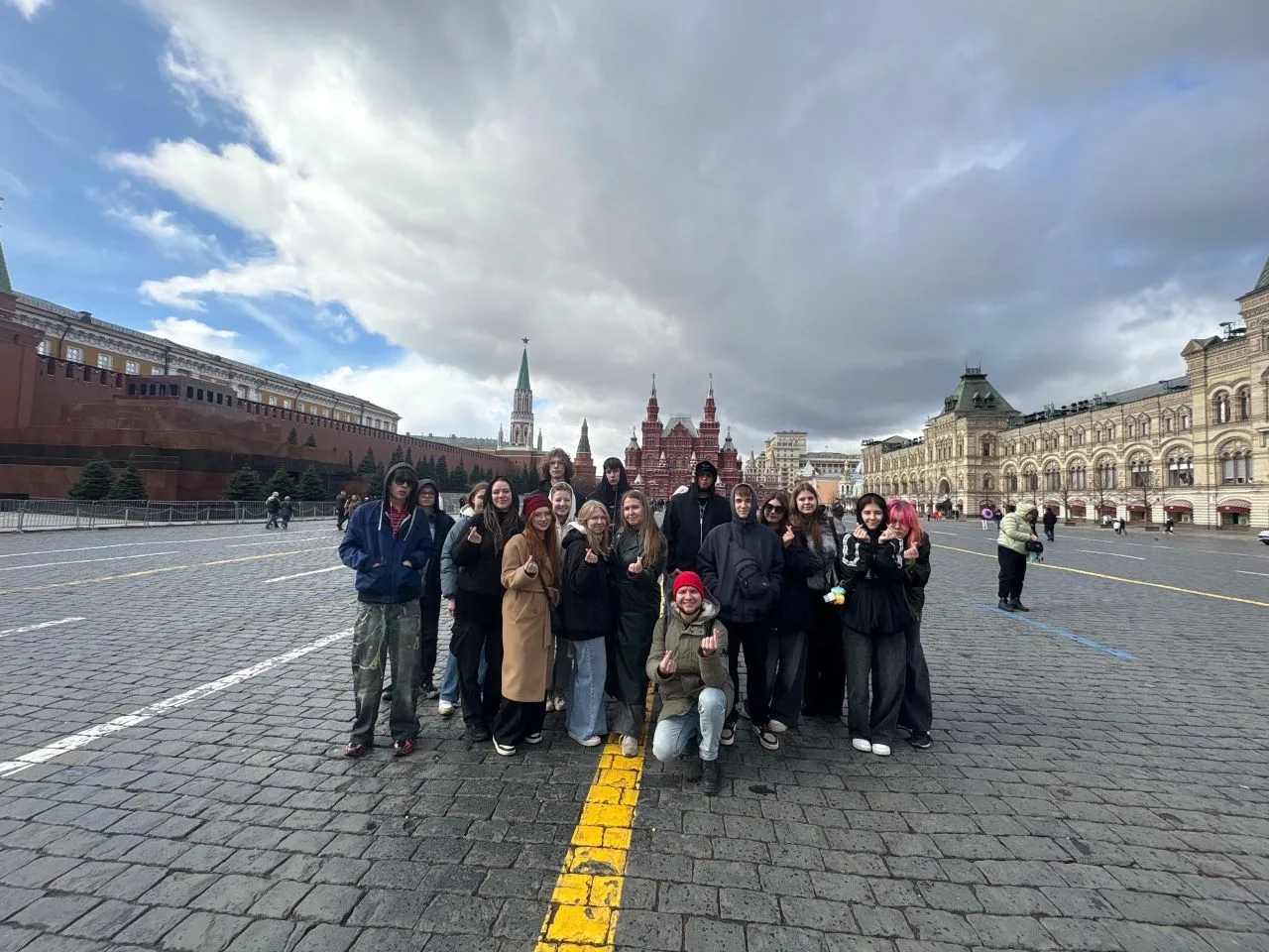 ОБРАЗОВАТЕЛЬНЫЕ КАНИКУЛЫ ✈️  Увлекательные каникулы 10х и 8х классов в Москве Ребята посетили: • Кра