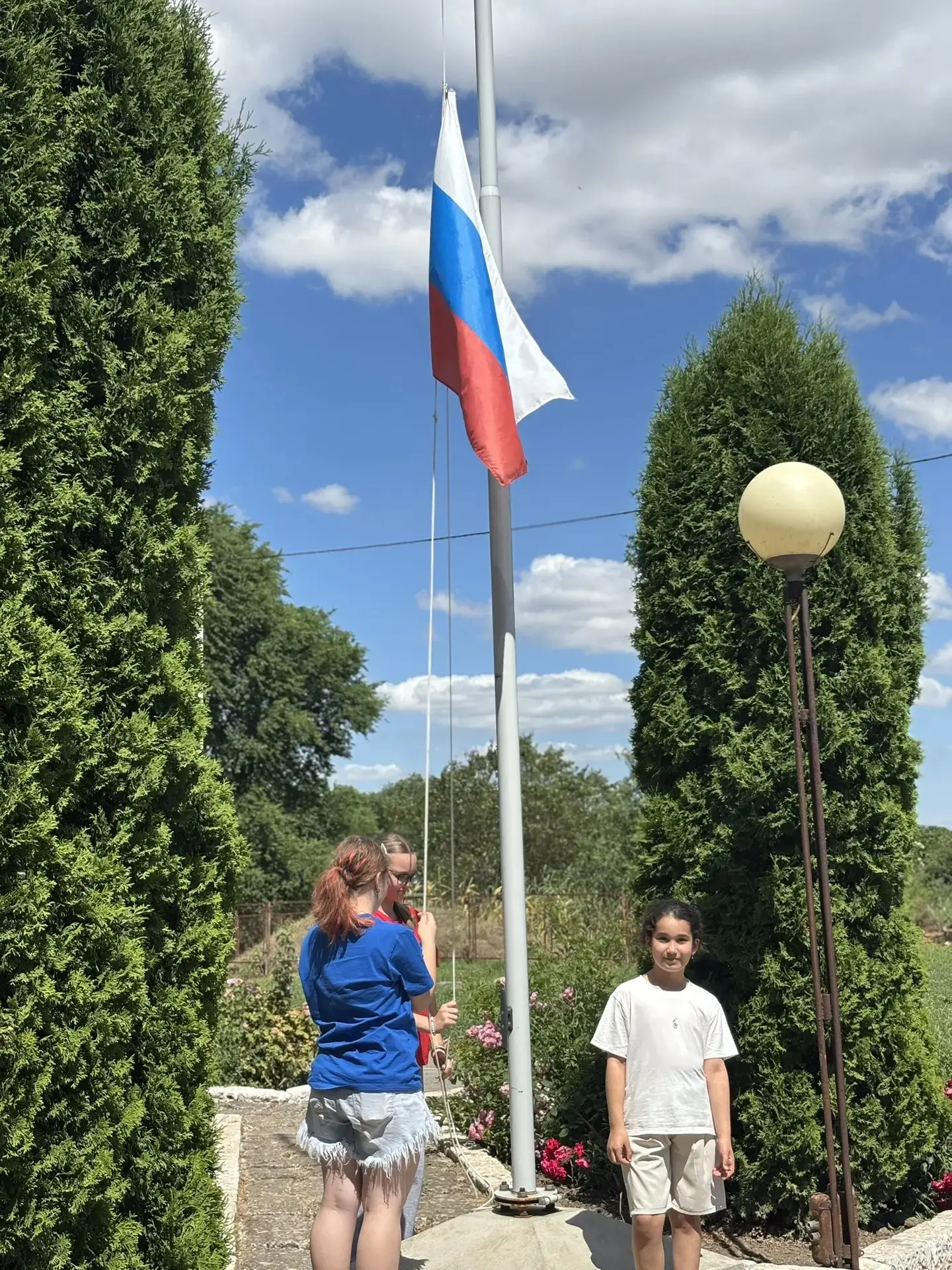 🇷🇺«День Первых»: приключения, знания и творчество в нашем лагере📢

Сегодня в нашем пришкольном ла