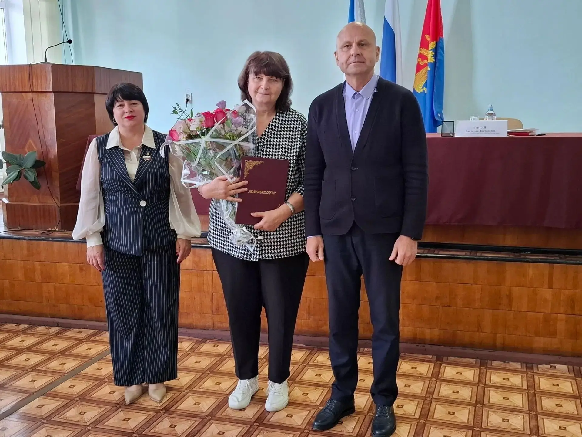 Глава администрации Советского района Александр Харламов провел аппаратное совещание по...