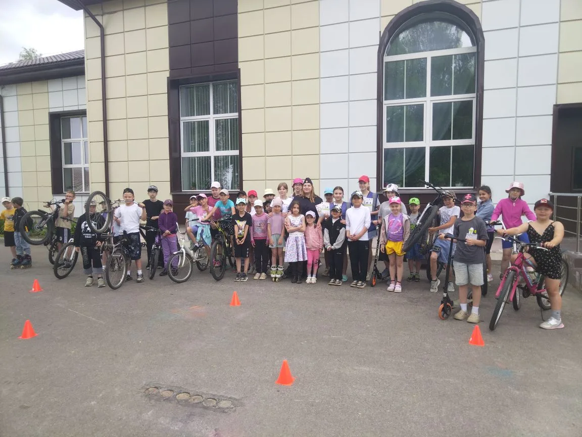 ☀️ Лето — пора активного отдыха на велосипедах 🚴‍♂️, самокатах 🛴 и роликовых коньках 🛼, но безопа