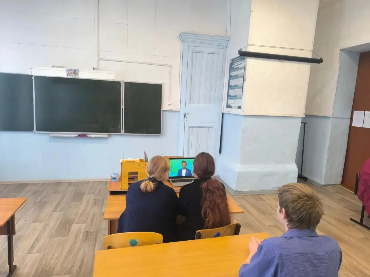 В Вышгородской школе в 8 классе прошёл урок «Зелёная школа» (Урок 1) на тему «Общество ...
