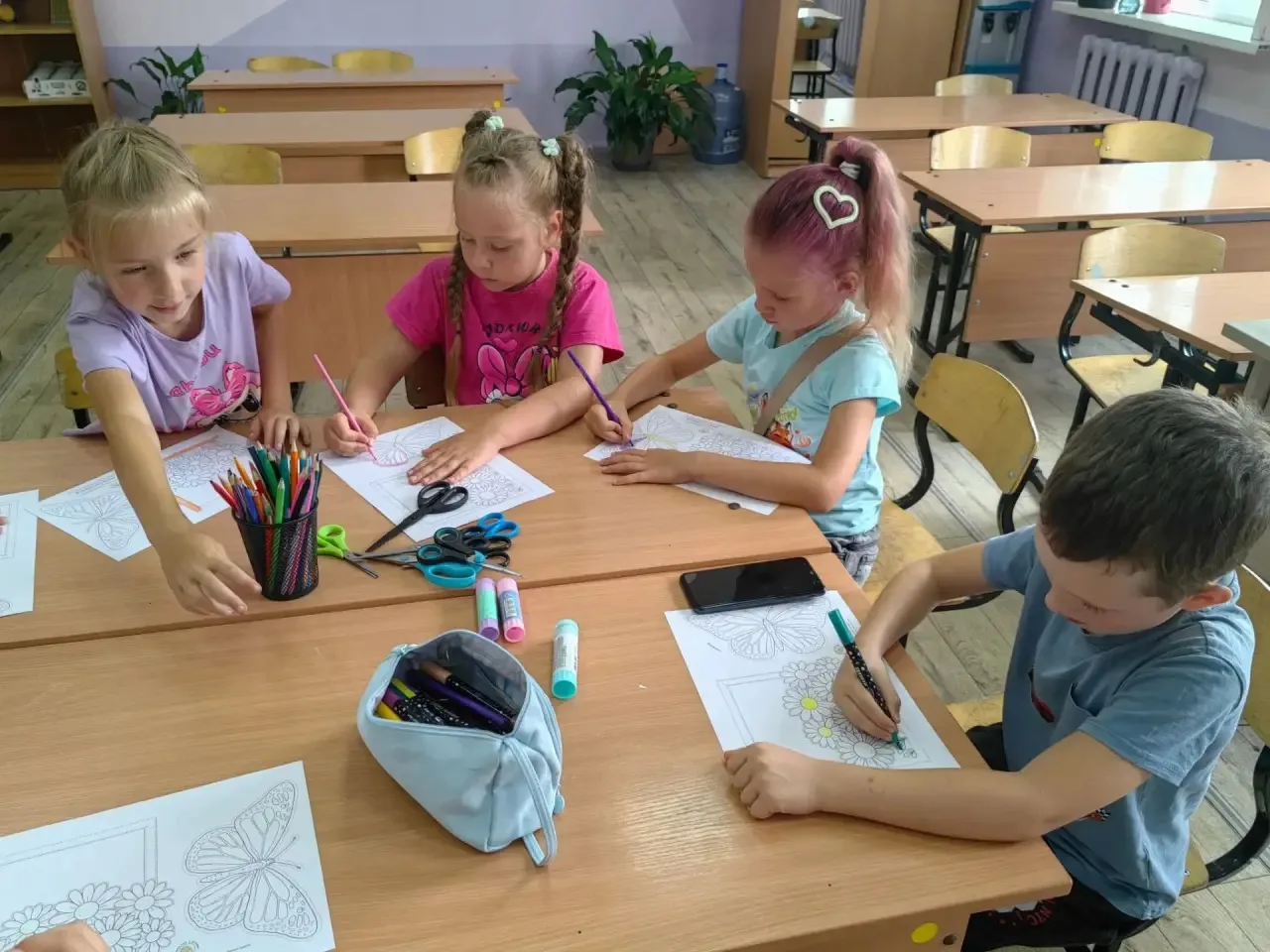 ✨ Творческий полёт 1 отряда! ✨

Сегодня ребята из 1 отряда окунулись в мир бумажного волшебства — и 