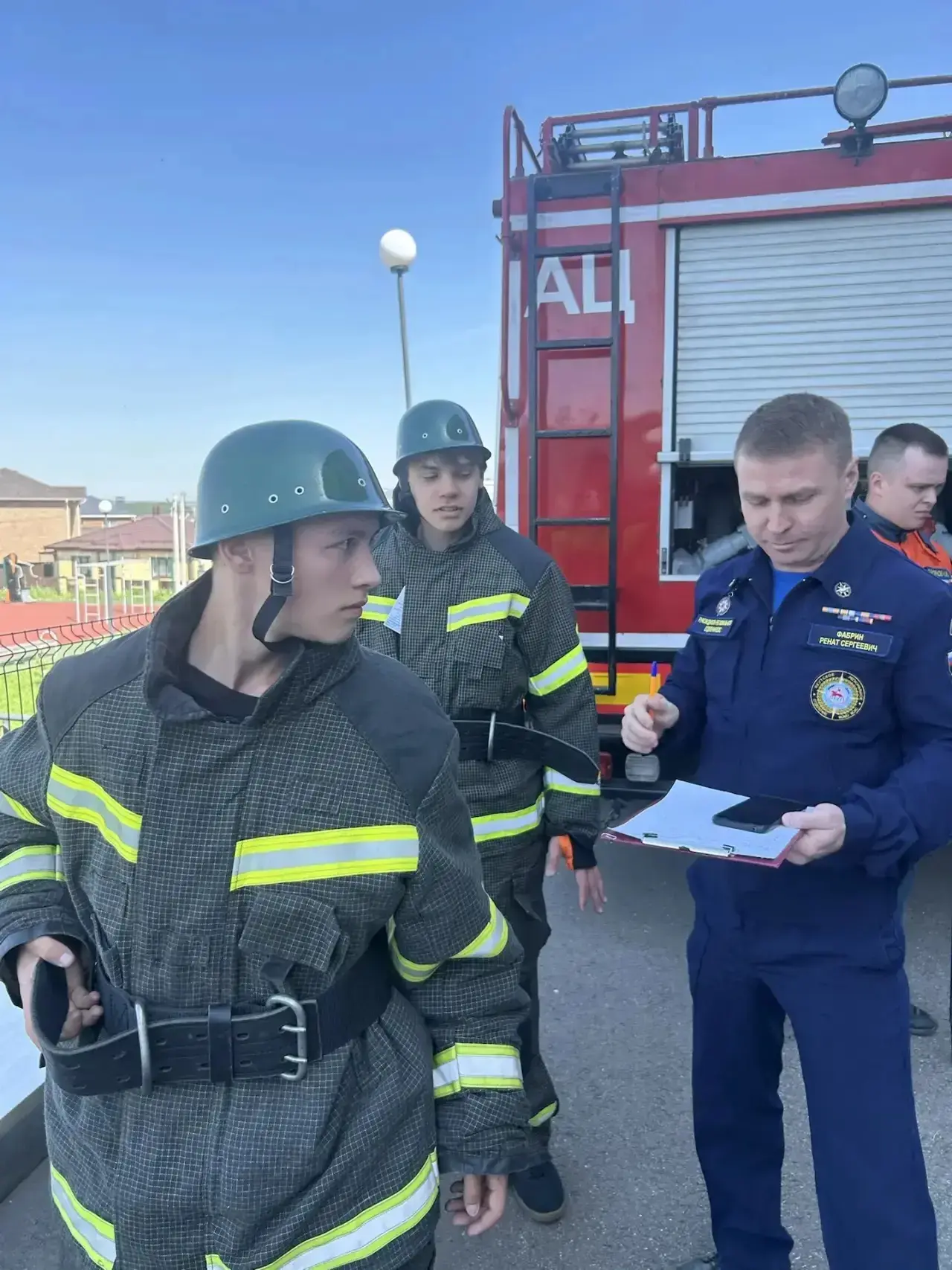 🚒 Поздравляем команду нашей школы, занявшую  1 место в муниципальных соревнованиях «Школа безопаснос