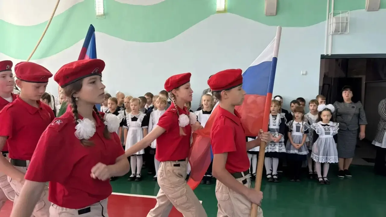 2 октября в МБОУ СОШ 13 им.А.В. Суворова проведена торжественная линейка, посвящённая в...