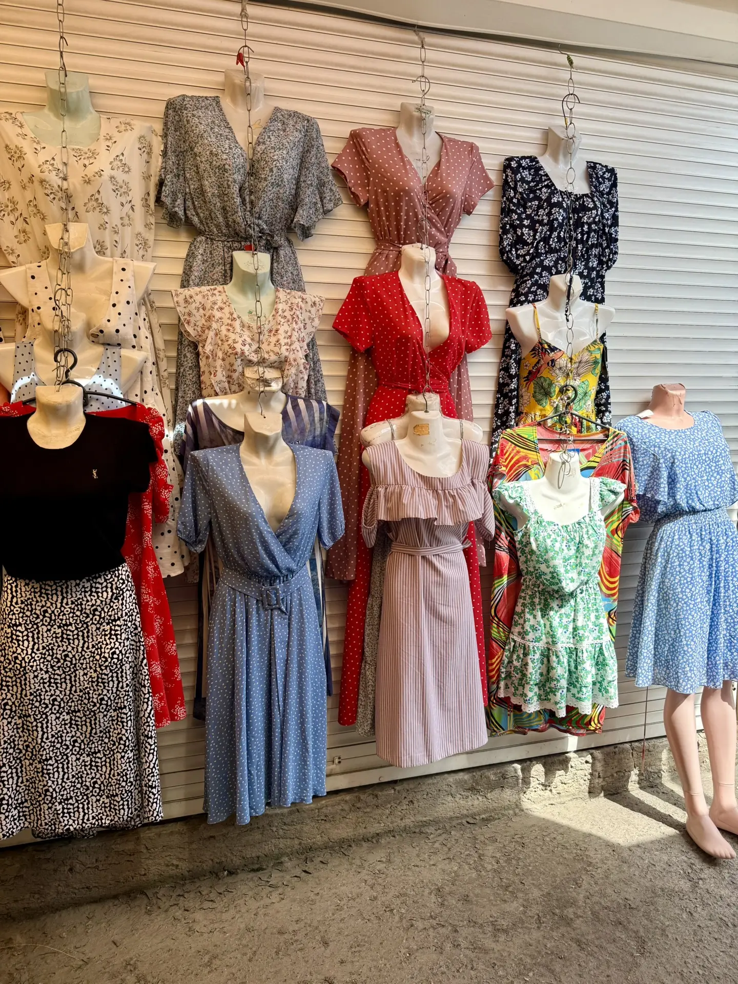 👗 Красивые женские платья на Центральном рынке!

Друзья, в павильонах 121–140 большой выбор лёгких 