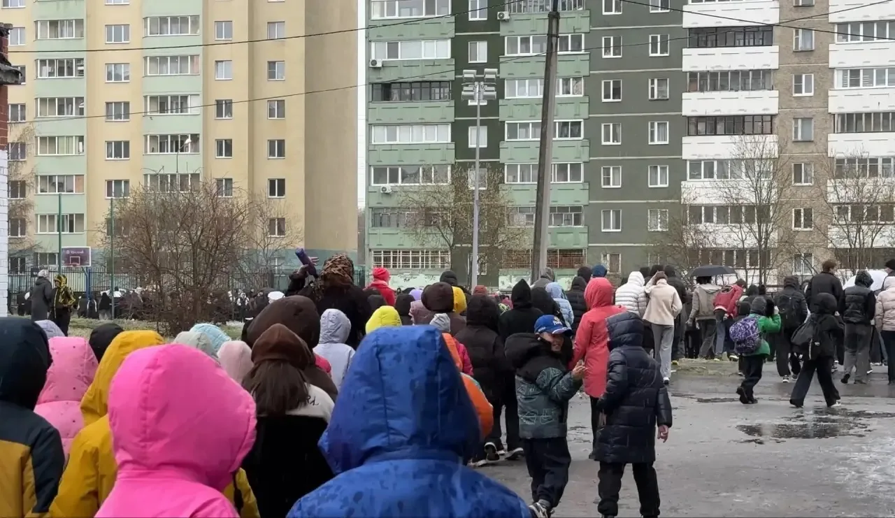 Всероссийские учения по отработке действий при ЧС.   Сегодня в нашей школе прошли всероссийские учен