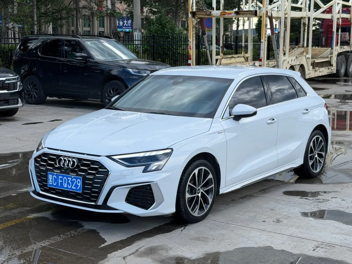 🇨🇳 Audi A3 Sportback 35 TFSI 1.4 · 2023