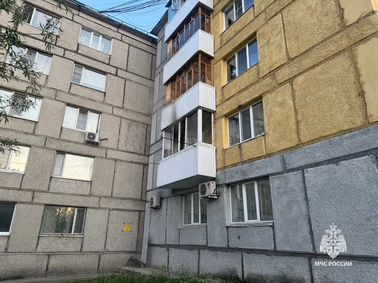 🛑 В Пыть-Яхе огнеборцы спасли троих человек, включая двоих детей, при пожаре в пятиэтажке

На пункт