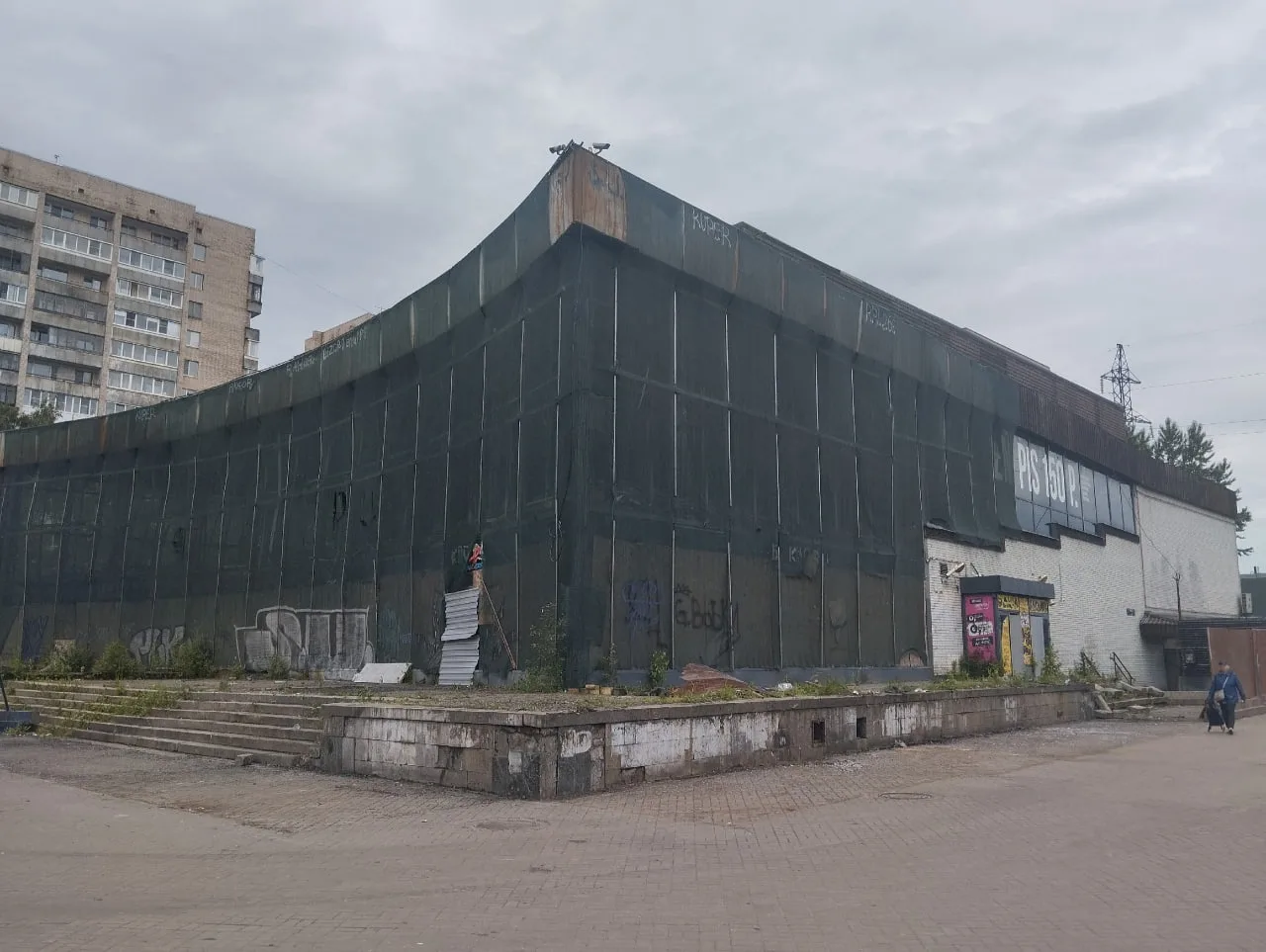 Нелегальные ларьки около кинотеатра "Слава" полностью демонтированы, сообщают подписчики

Новости Ку
