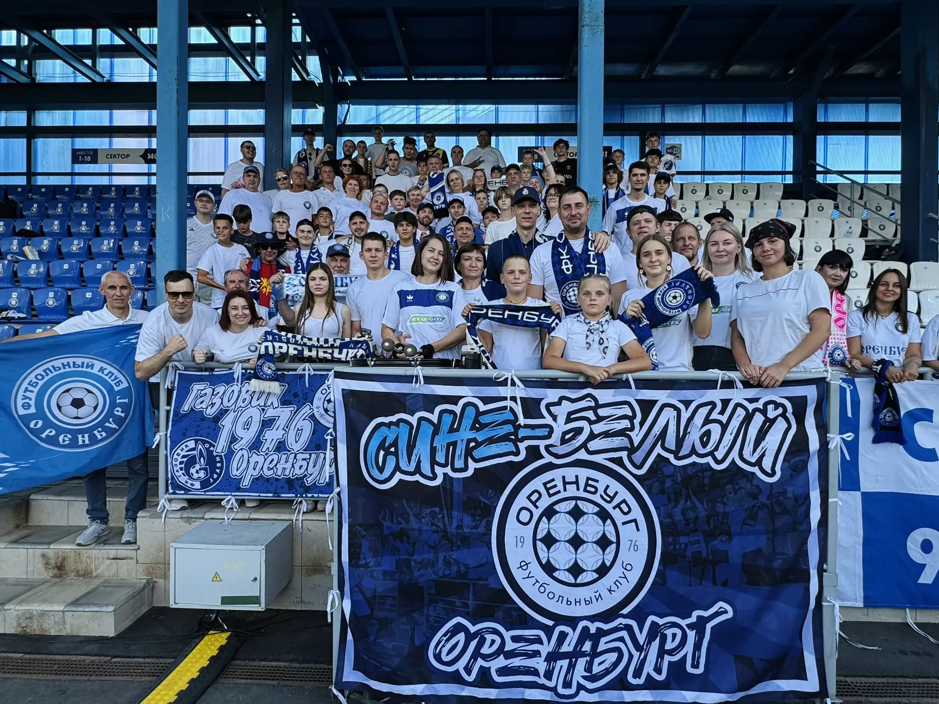 ⚽️ Главный тренер ВК «Оренбуржье» Алекса Брджович и старший тренер Антон Вольвич поддер...