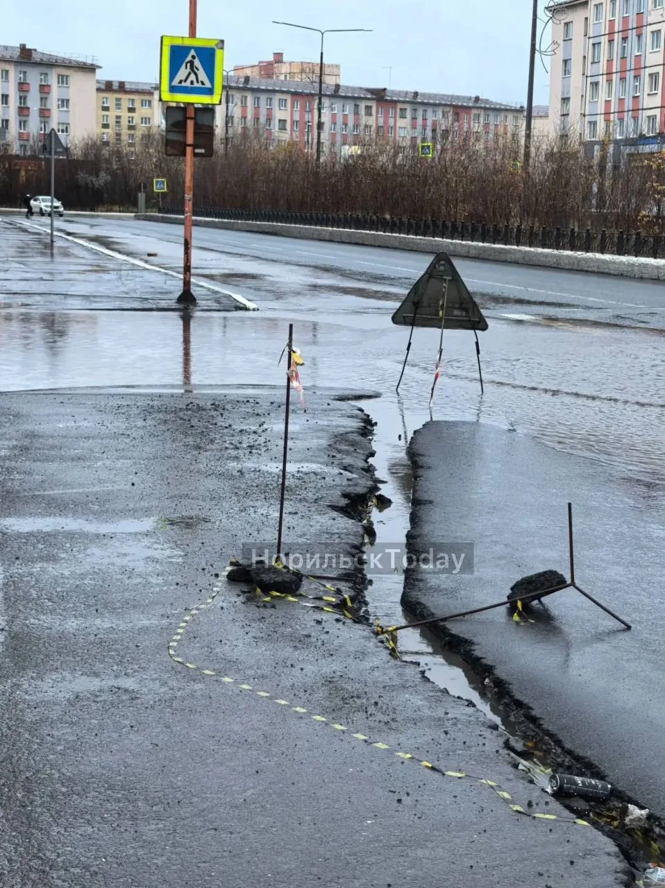 «На Орджоникидзе переход возле остановки выглядит так, любой дождь, и переход сухим не ...