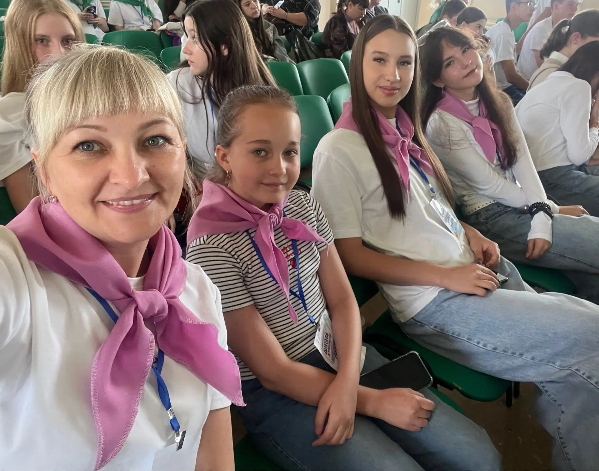 Выпускникам 9 "В" класса от родителей. С Последним звонком, наши дорогие дети! Верьте в...