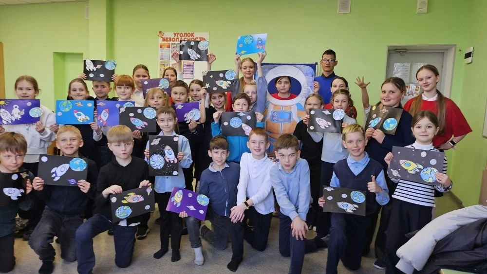 📢 В 2 «А» классе прошёл тематический классный час!  В преддверии Дня космонавтики, который отмечаетс