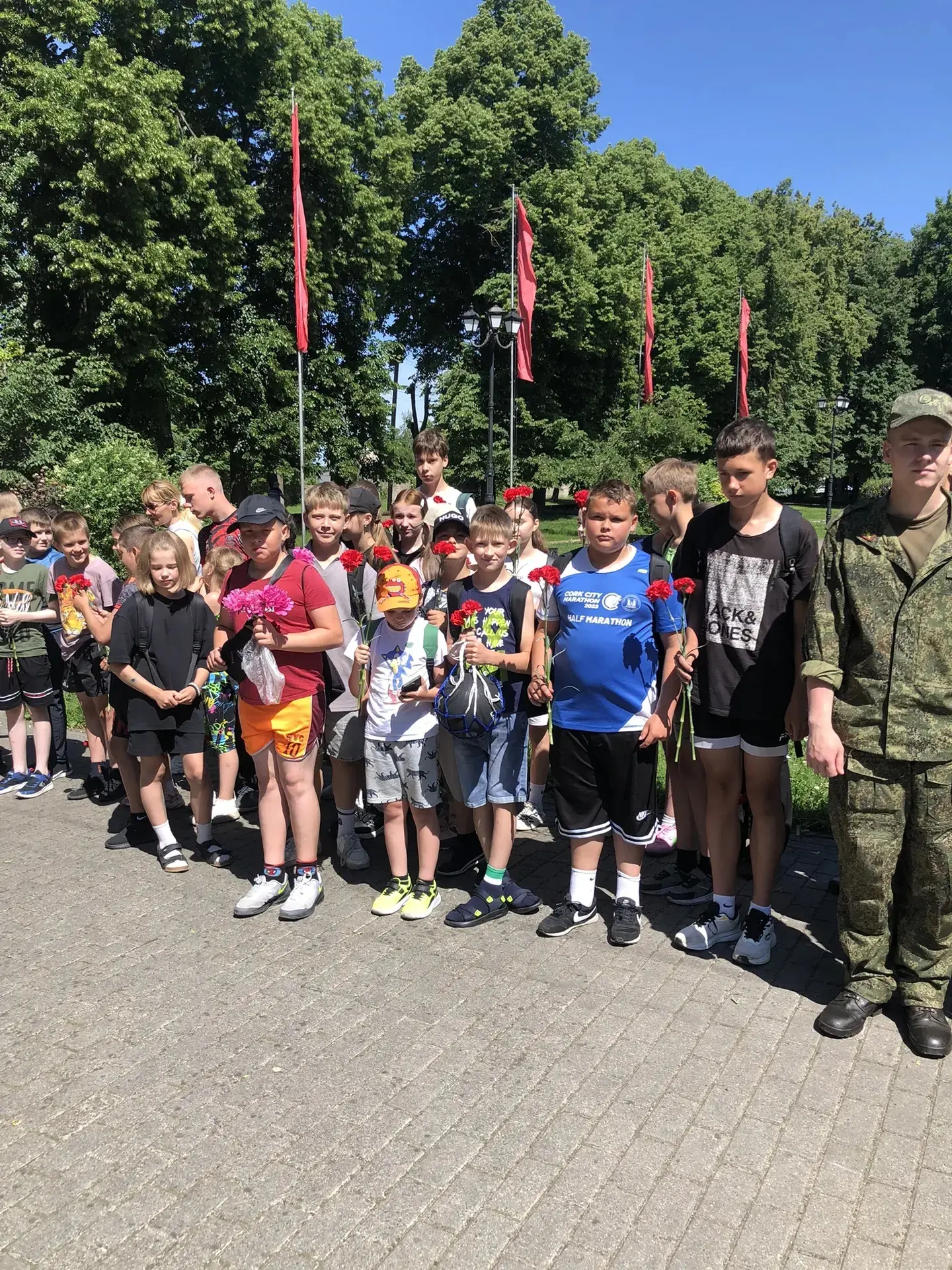 В День памяти и скорби воспитанники спортивной школы почтили память 27 миллионов советских граждан, 