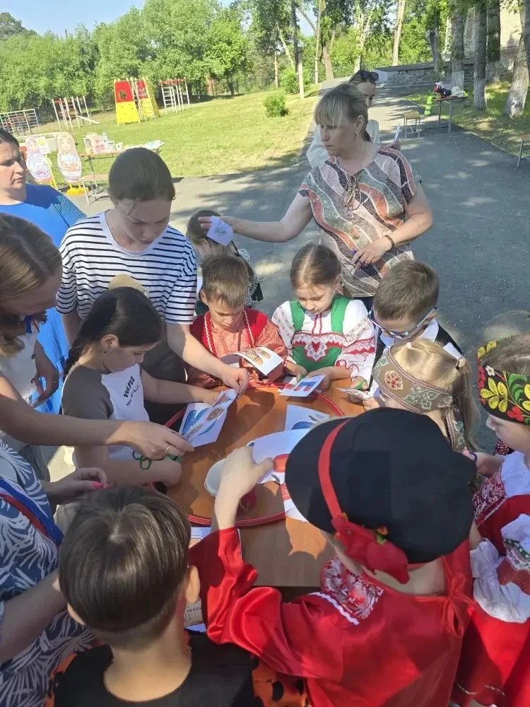 🇷🇺 День России: наши педагоги в эпицентре праздника!

🏫 Творческая площадка на базе Первой школы.