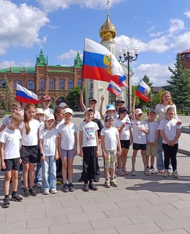 Ребята творческой смены МБУ ДО г. Бузулука "ДШИ" "Звонкая палитра" приняли участие в танцевальном фл