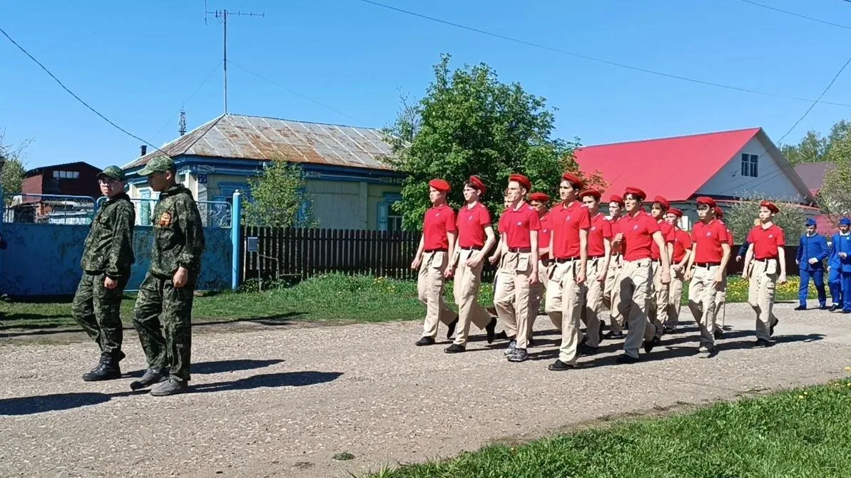 Парад у дома участника Великой Отечественной войны