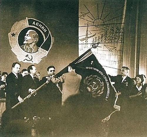 23 июля 1966 года в Сыктывкаре состоялось торжественное заседание, посвящённое вручению республике К