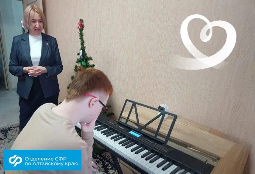 #ДобрыеДела: работники Отделения СФР по Алтайскому краю присоединились ко Всероссийской акции «Ёлка 