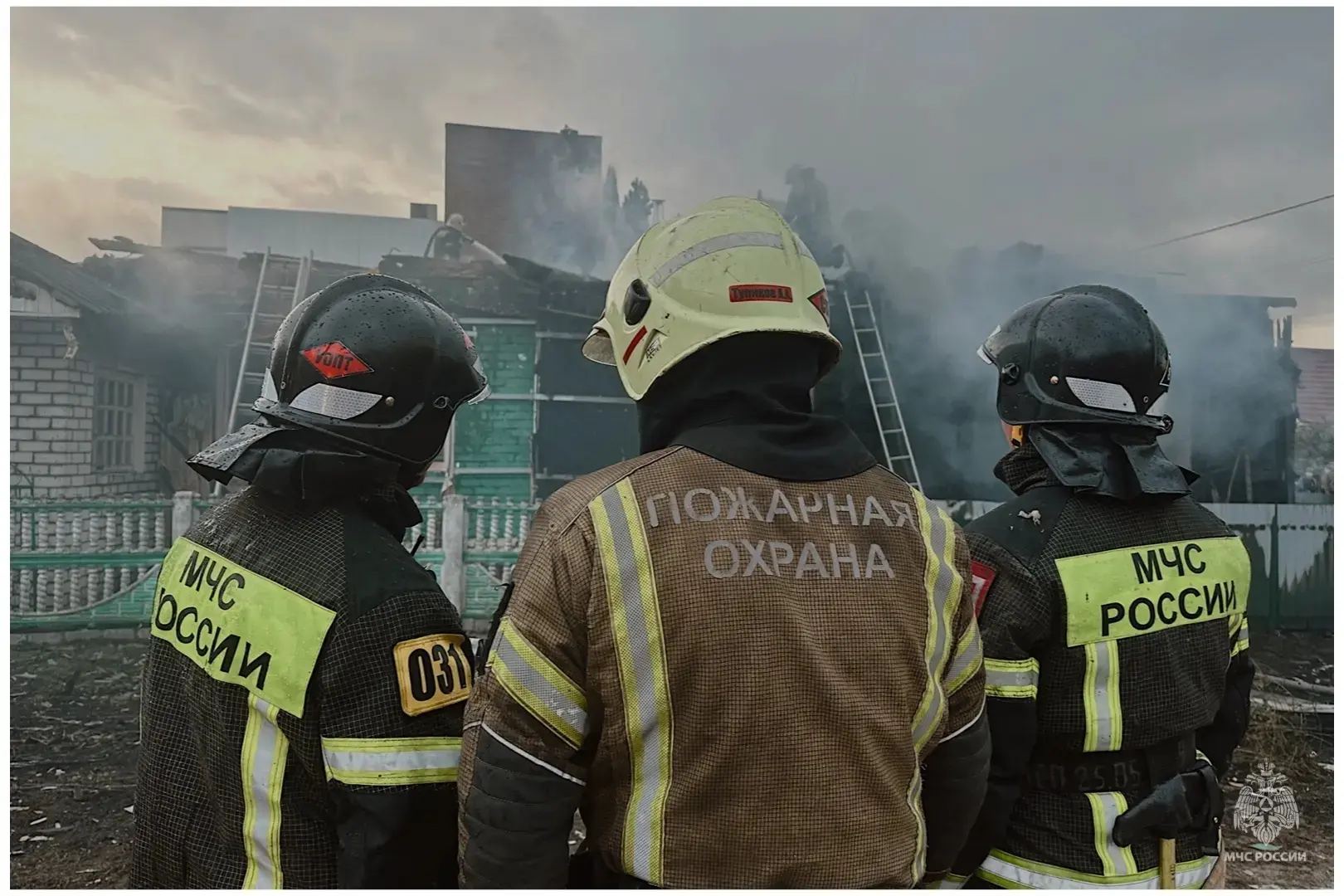 🔥 В Брянске пять пожарных расчётов тушили частный дом