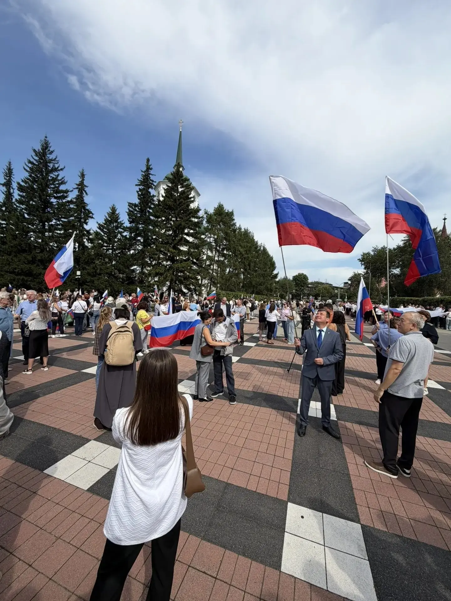 Поздравляем вас с Днём Государственного флага Российской Федерации!