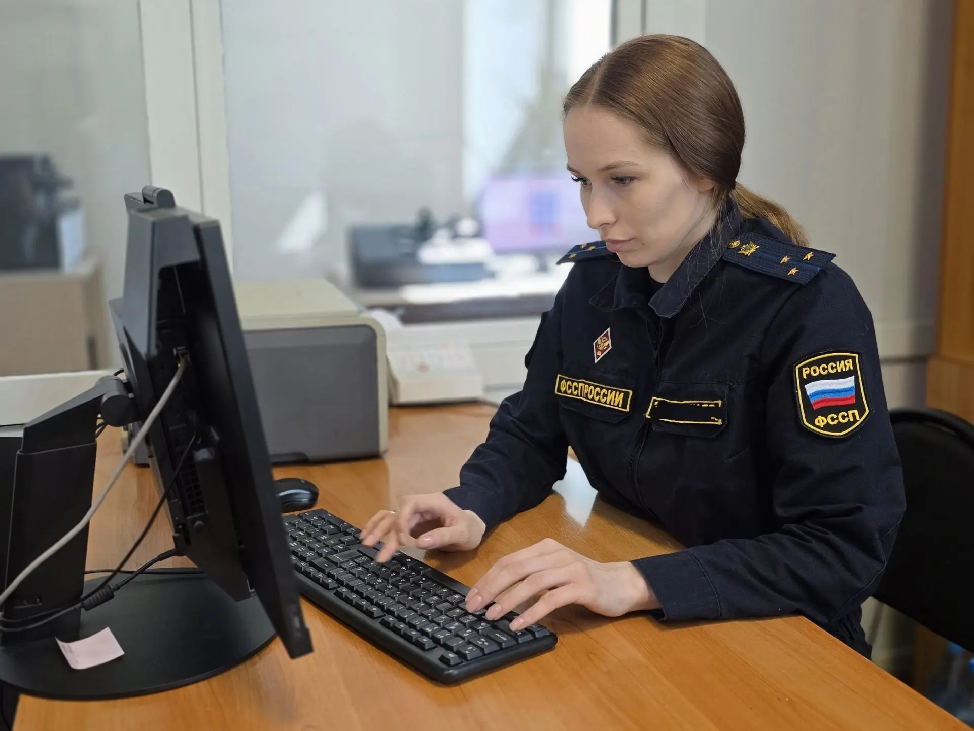 🚘В Красноярске судебные приставы арестовали дорогостоящий автомобиль должника