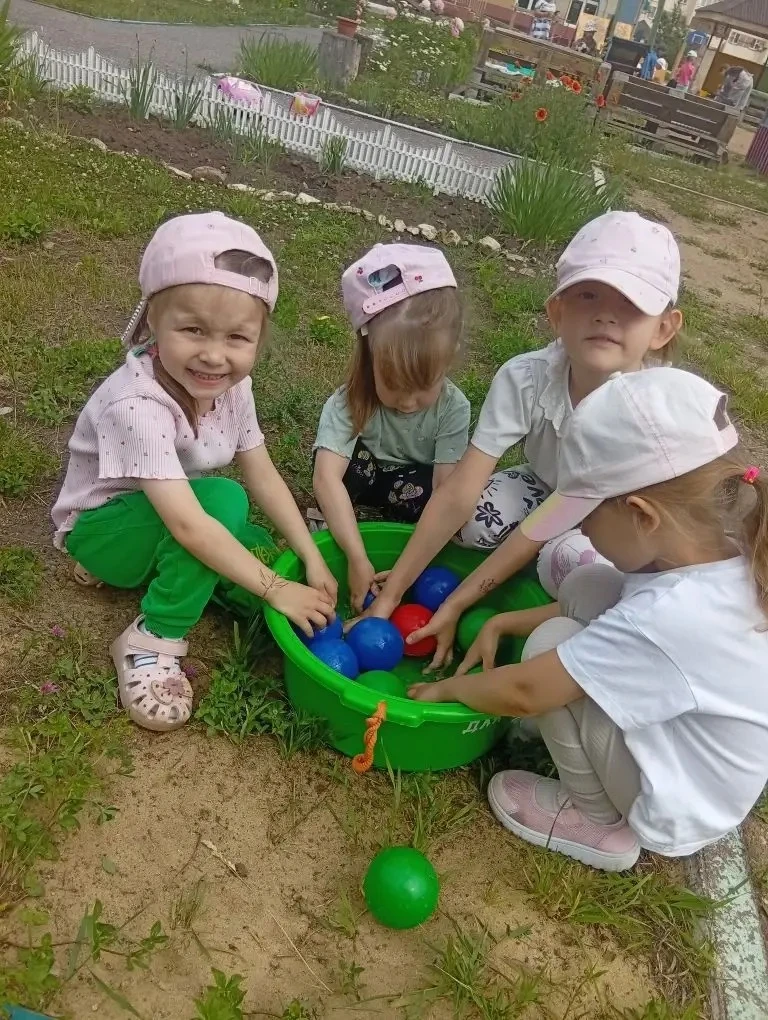 Прогулка на свежем воздухе☀️ Младшая группа √7🎈