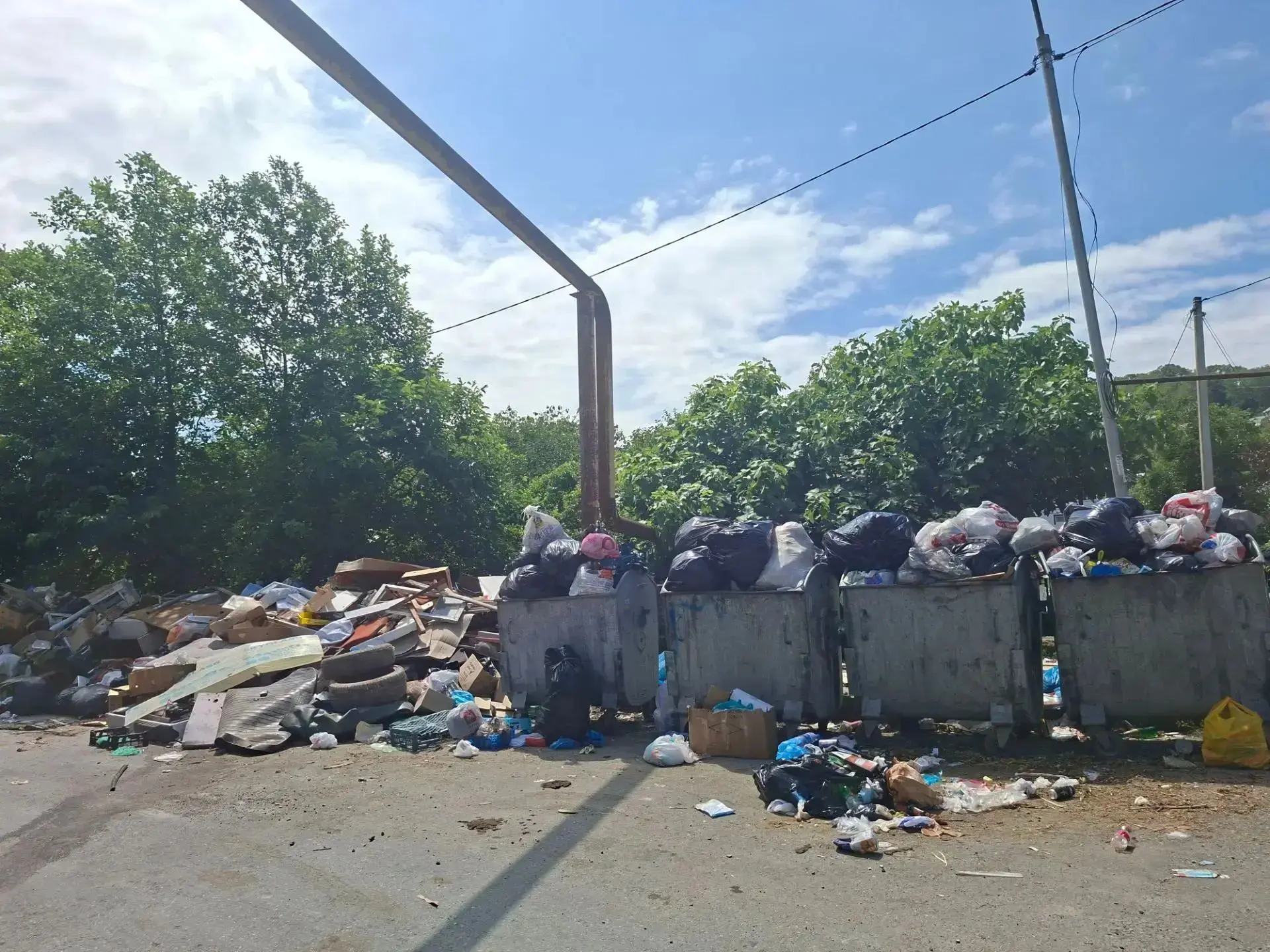 🗑 Отчёты есть, а мусор всё ещё на месте

Администрация регулярно сообщает о вывозе отходов и наведе