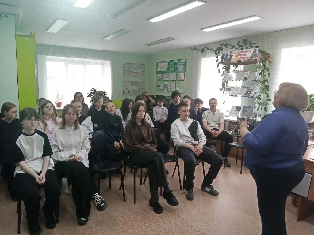 Сегодня обучающиеся 7-ых классов посетили сельскую библиотеку, где для них провели позн...