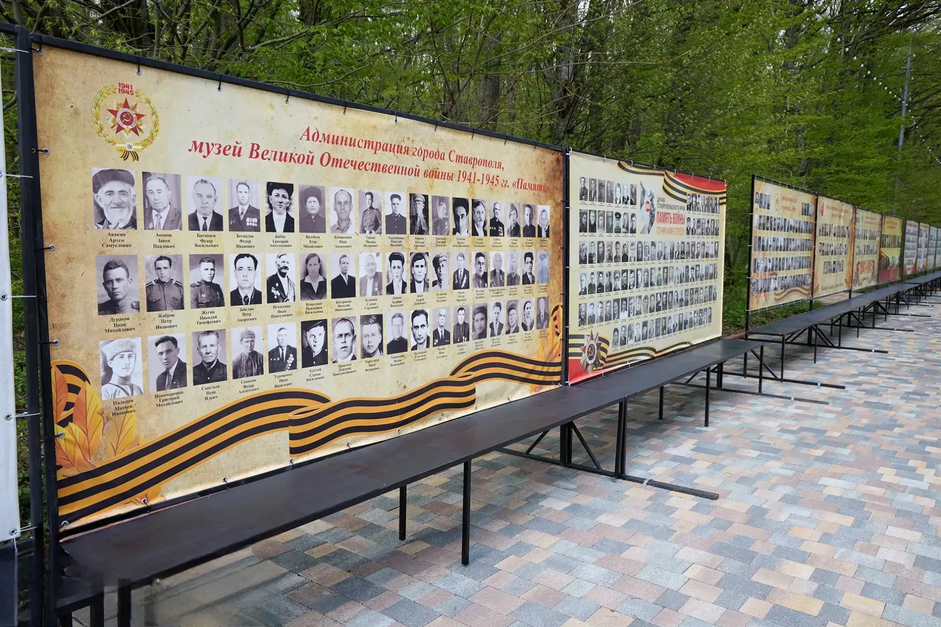 🕯На Аллее Славы в парке Победы размещено более 12 тысяч снимков на 168 конструкциях.