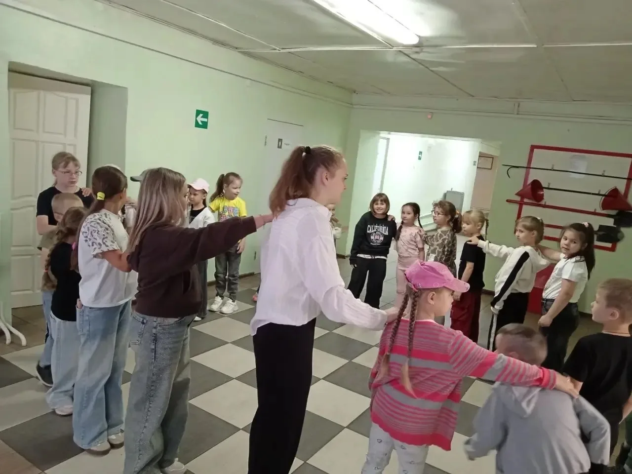 Сегодня воспитанники лагеря "Дружный" МБОУ «СШ N 1» посетили Фондовую выставку игрушек ...