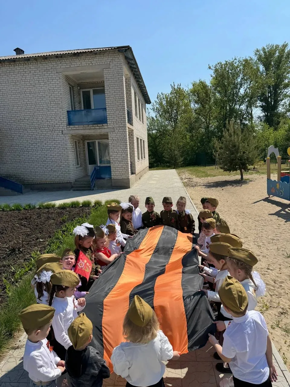 Наши воспитанники приняли участие в патриотической акции, посвященной памяти героев Вел...