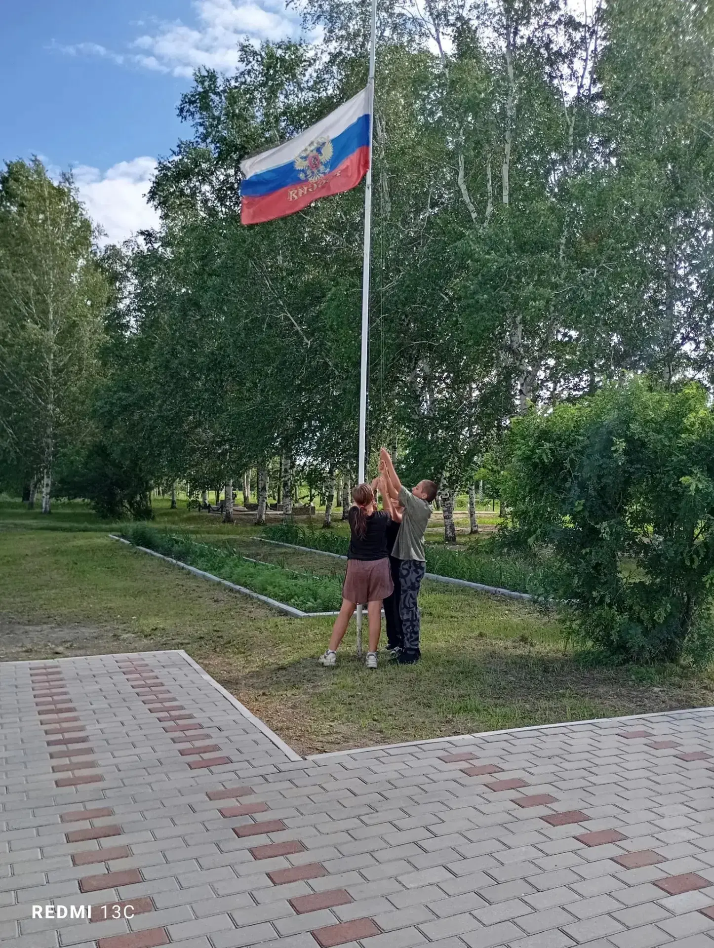 🇷🇺 Утро, наполненное смыслом, и день, прожитый не зря!

Вчера в нашем лагере царила особенная атмо