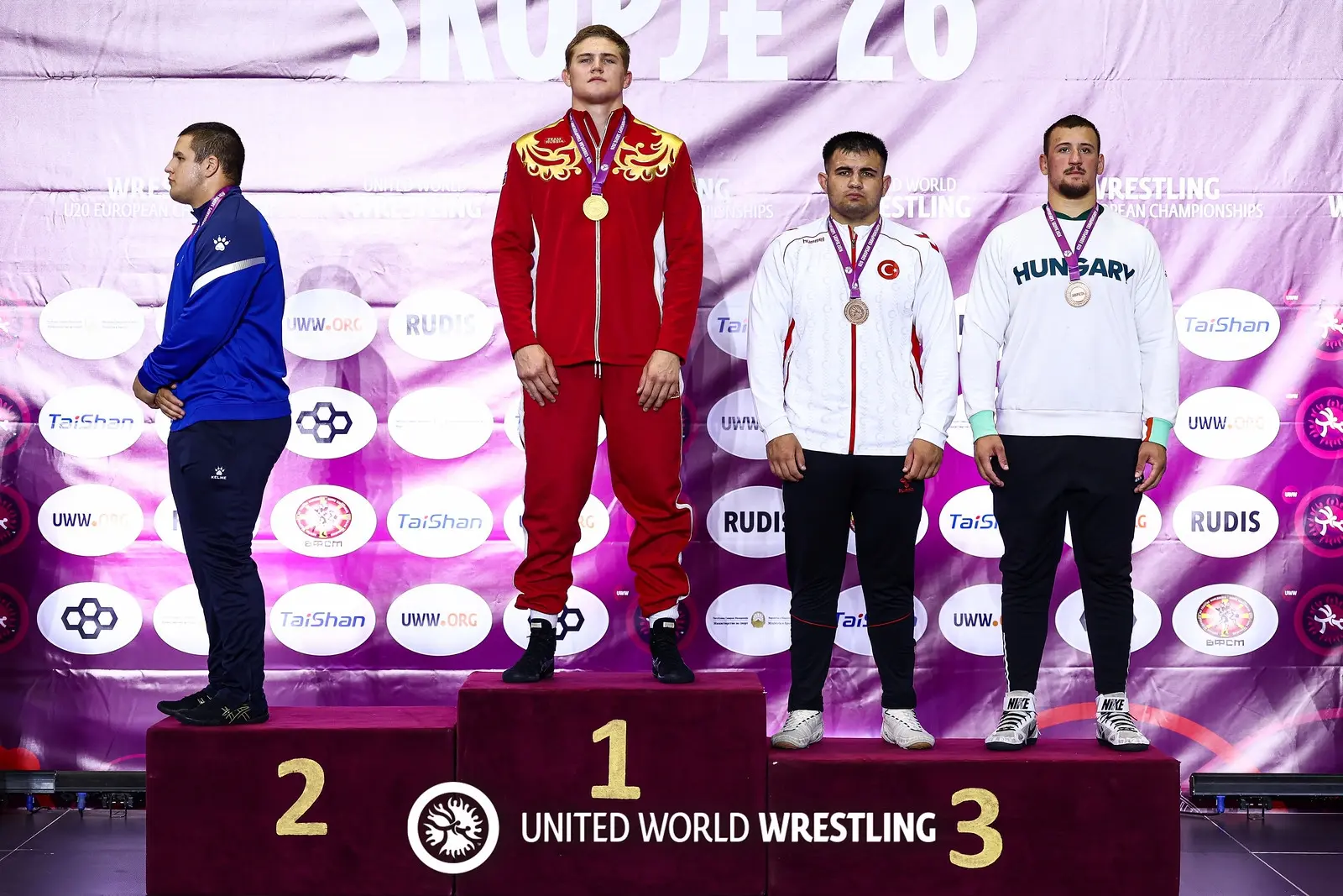 🇷🇺👏 Россияне выиграли медальный зачет юниорского ЧЕ по греко-римской борьбе
