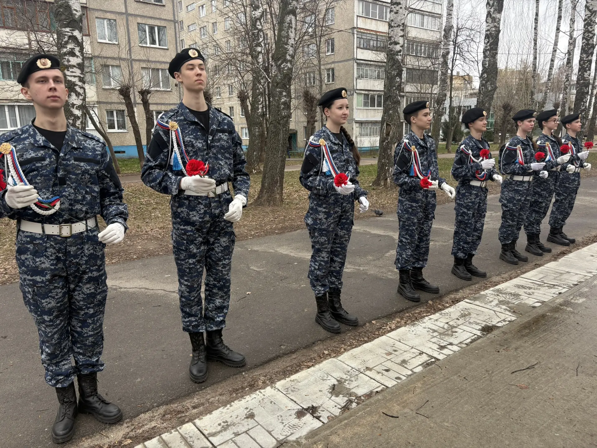19 апреля - День памяти жертв геноцида.   В знак скорби и уважения участники ВПК «Берет» МАОУ «СОШ №