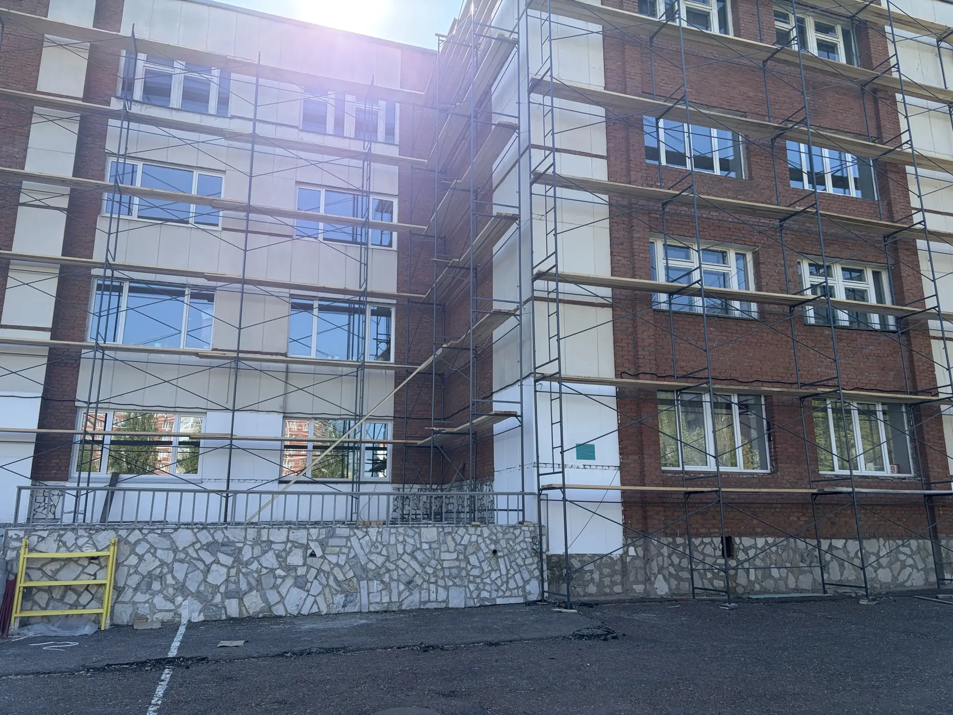 📢 В школе начались фасадные работы!