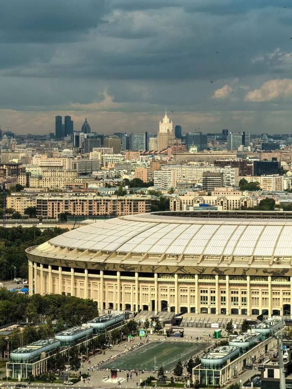Вид на Москву с трамплина К-75 на Воробьёвых горах ✨