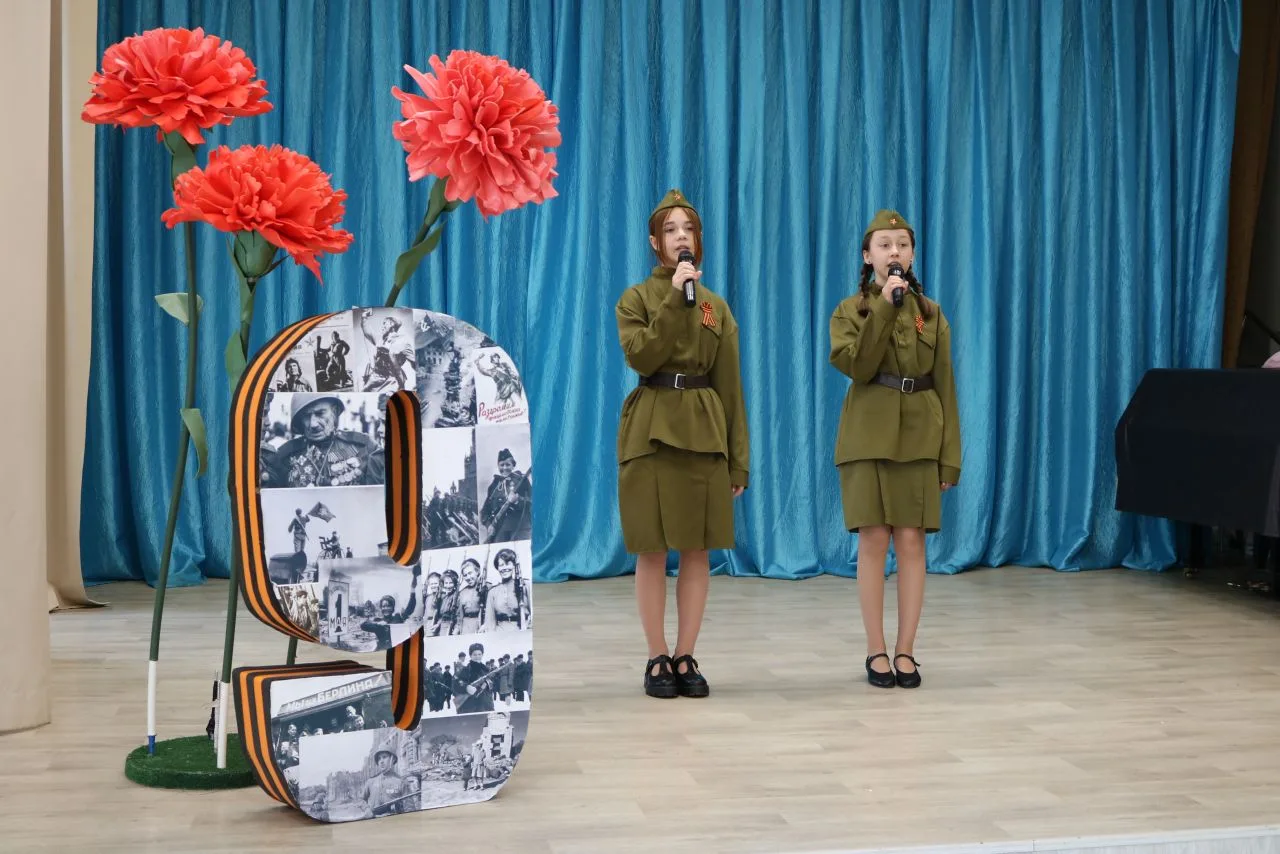 Есть такая профессия — Родину защищать!  Сегодня в нашей школе прошёл урок мужества для обучающихся 