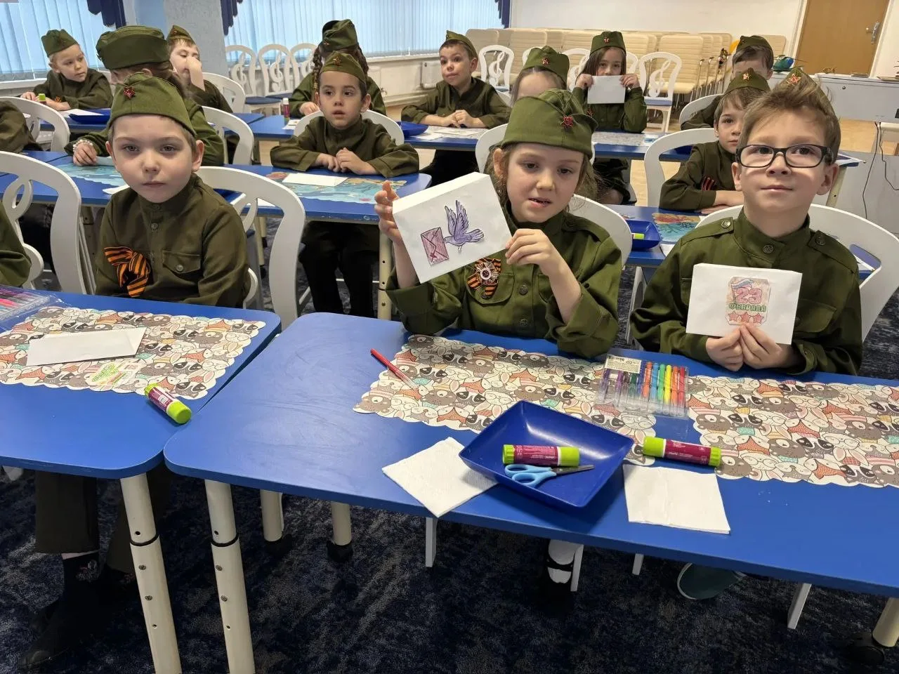 📨🪖В преддверии праздника наши малыши из подготовительной группы подготовили особые подарки – «Письма