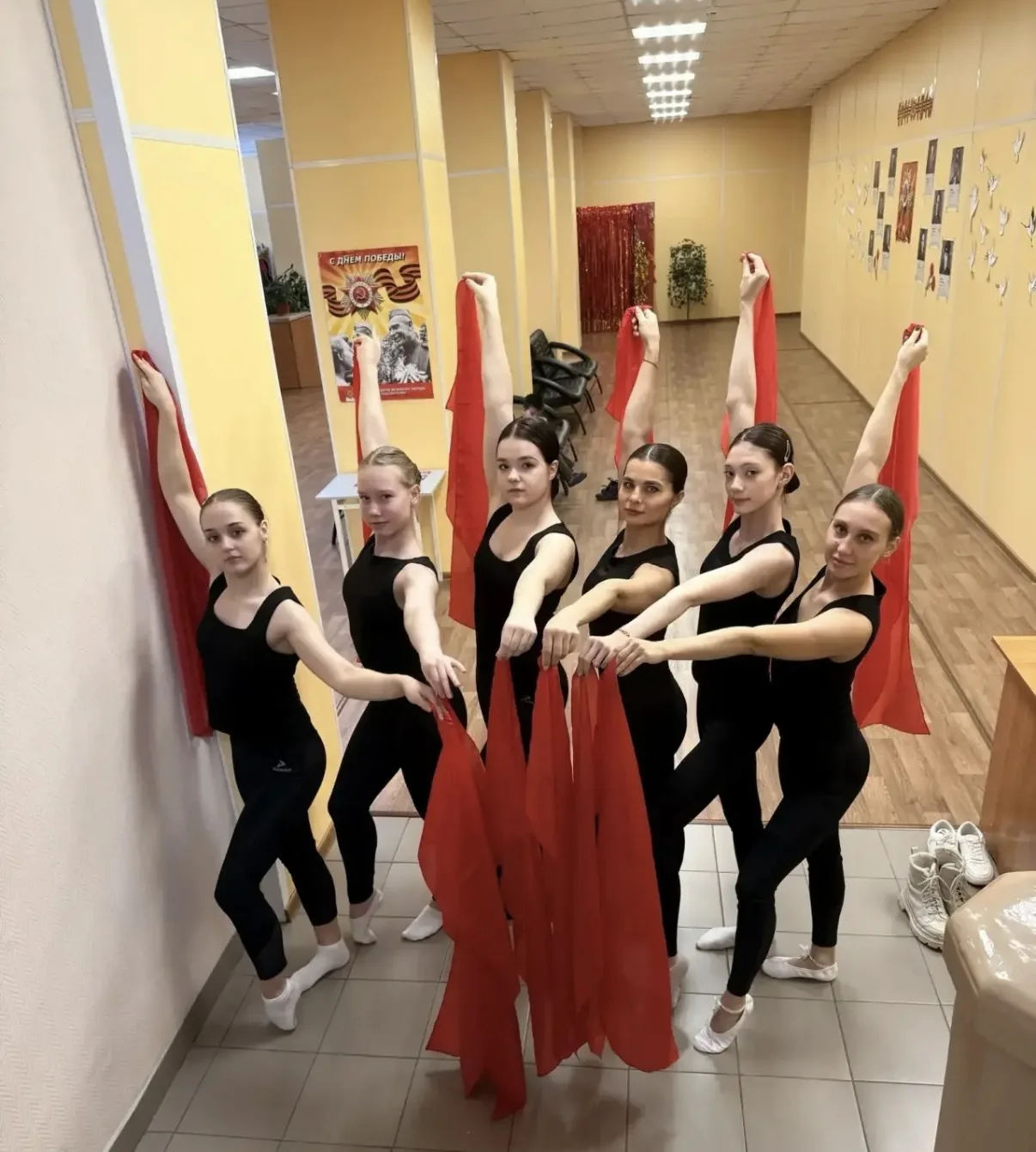 💫Наши гимнасты выступили с показательным номером на закрытии городского турнира по фут...
