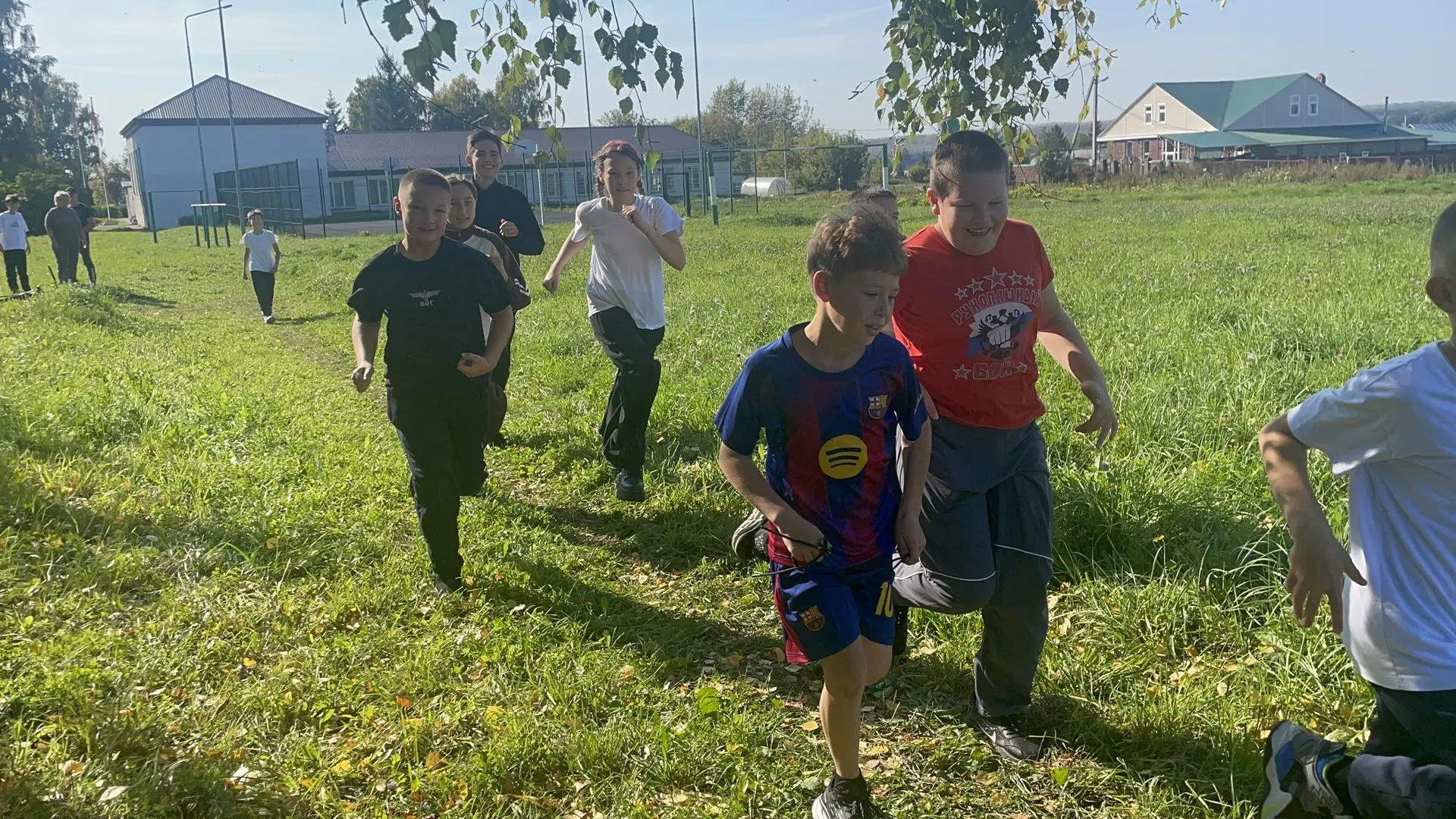 🍂 Обучающиеся нашей школы пробежали традиционный осенний кросс 🍂