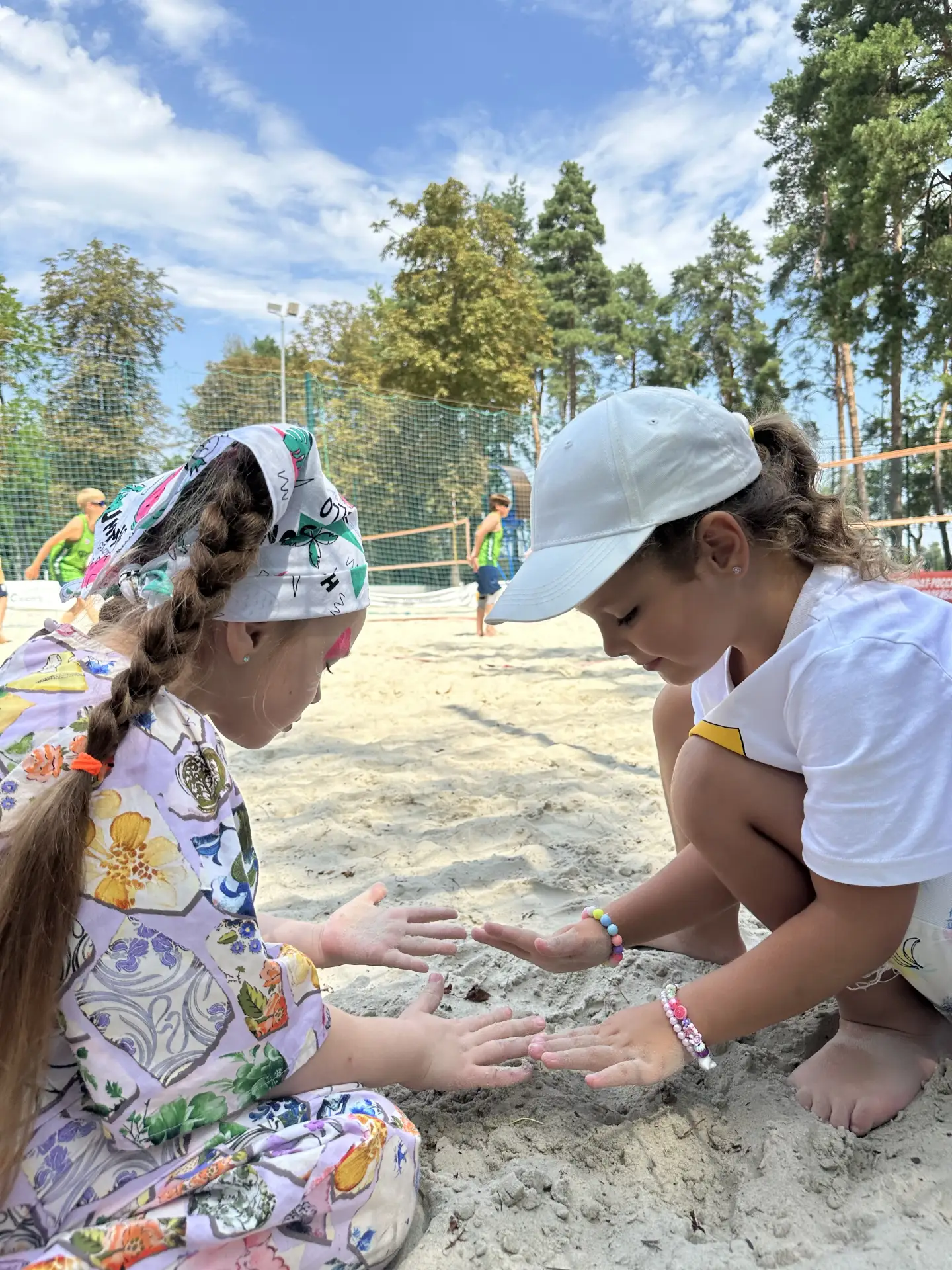 ⌛️«Пусть у каждой из нас будет подруга, с которой можно начать историю в 5 лет и продол...