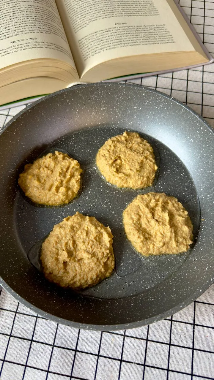 КОТЛЕТЫ ИЗ МАША🧆  Также приготовила соус из авокадо, рукколы и чеснока, который гармонично сочетаетс