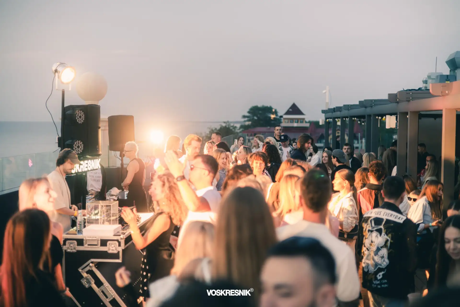 ✨ Закат, море и диско: на крыше в Зеленоградске пройдёт вечеринка VOSKRESNIK 18+

В лайнапе заявлены
