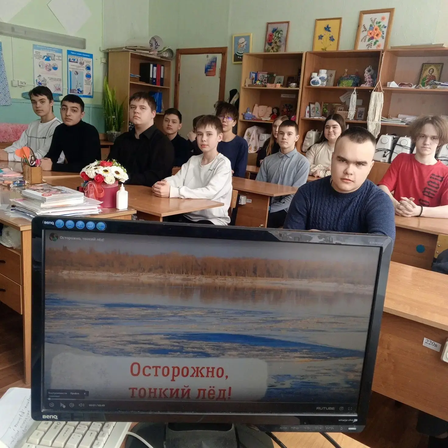 Осторожно: тонкий лед!  Это не просто страшилка, а реальность, от которой человека отде...