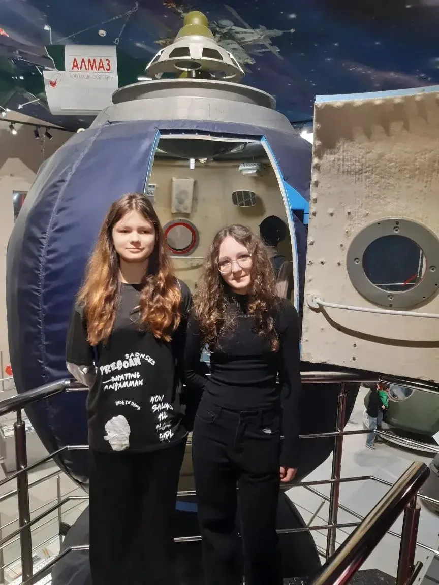 Музей космонавтики: шаг к звёздам 🚀  В преддверии Дня космонавтики учащиеся 7 «Ж» класса посетили од